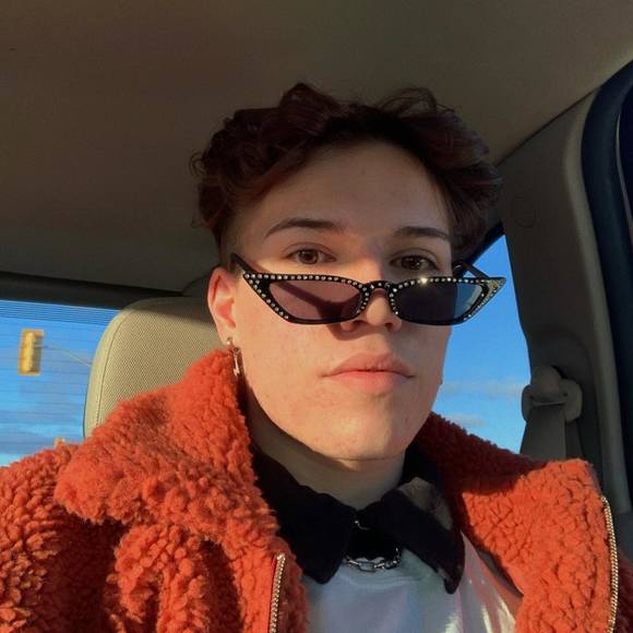 Meet your Posher, Alex - Picture 1 of 1